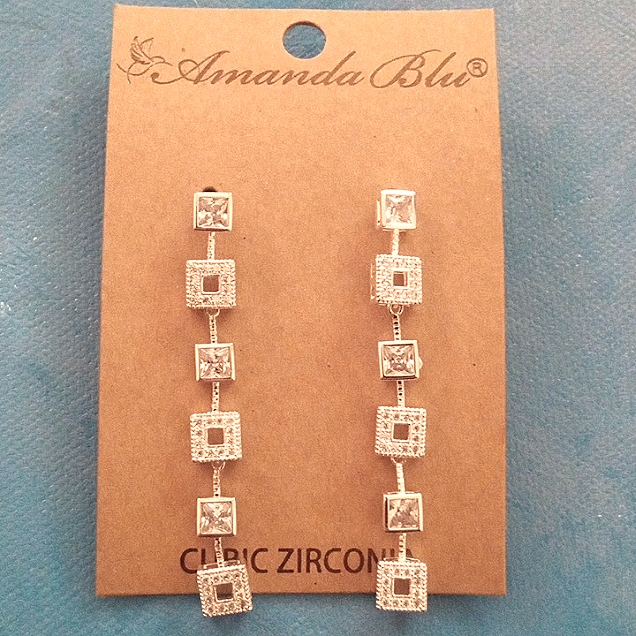 Amanda Blu Earrings 9$
